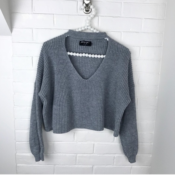 Nasty Gal Sweaters - {Nasty Gal} Grey Cropped Open V-Neck Sweater